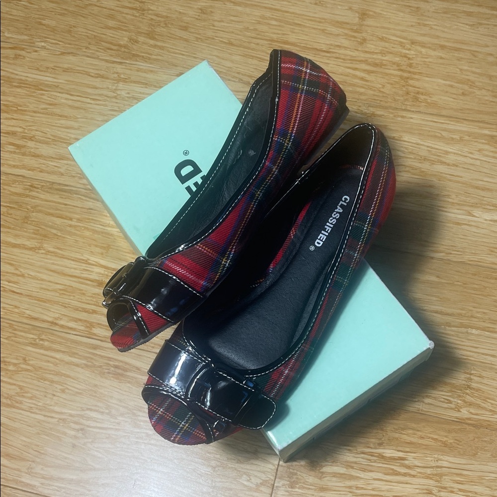 Classified Women's Stylish Red Plaid Loafers - Picture 2 of 2